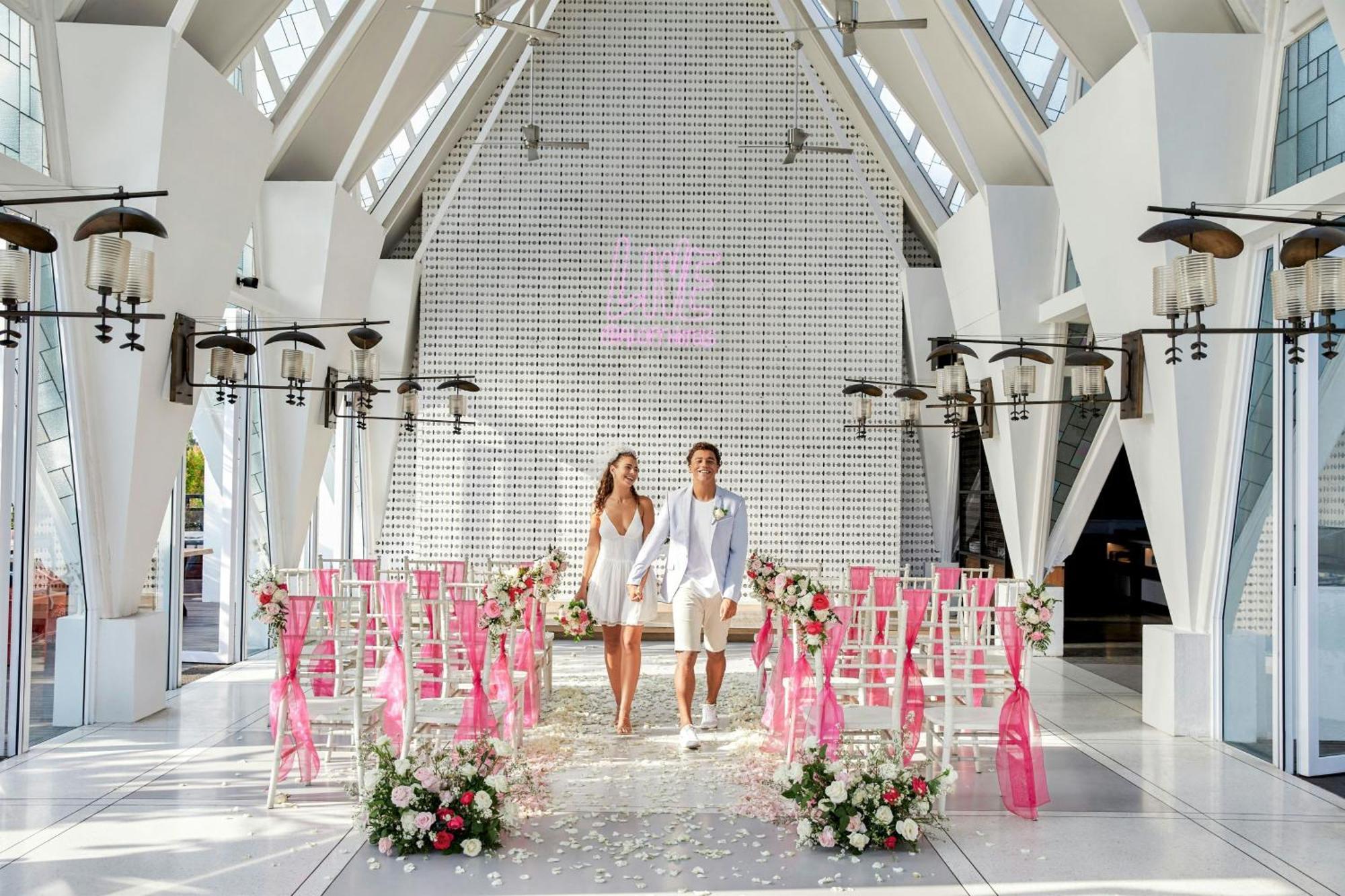 Hotel Aloft Bali Seminyak Esterno foto